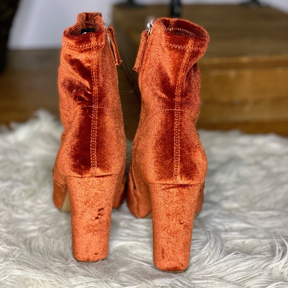 ✨SOLD✨ STEVE MADDEN Velvet Booties Size 7 - Picture 5 of 6